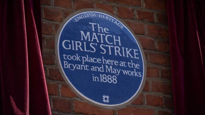 A blue plaque in London