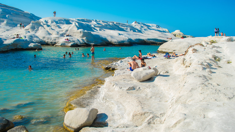 sarakiniko beach with beach goers