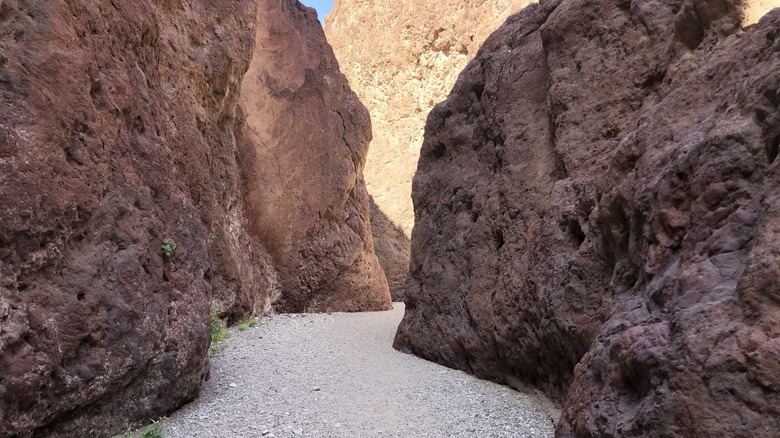 the slot canyon hike to Arizona Hot Springs