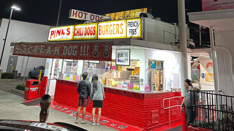 Pink's Hot Dogs at night