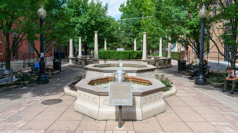 Joe DiMaggio Fountain in Chicago