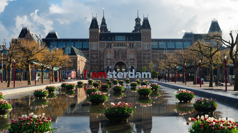 Outside the Rijksmuseum 