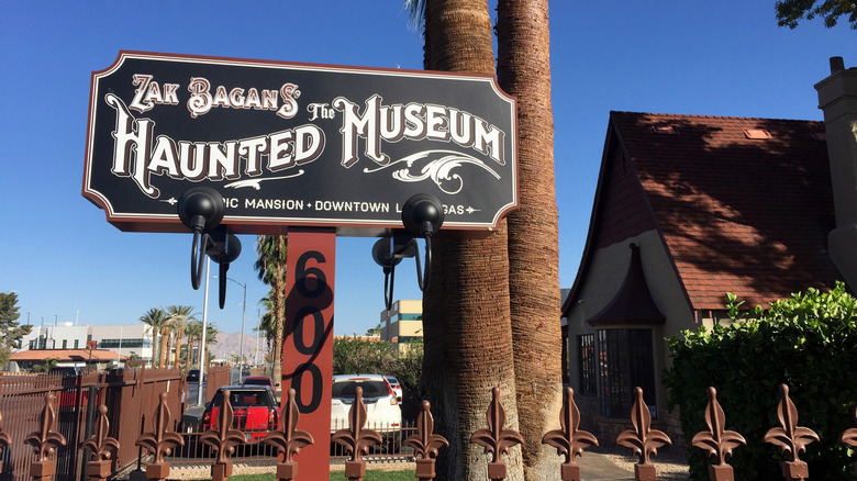 The Haunted Museum's sign