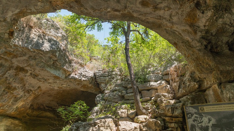 caverns at longhorn cavern