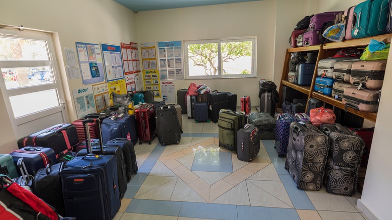 hotel luggage storage