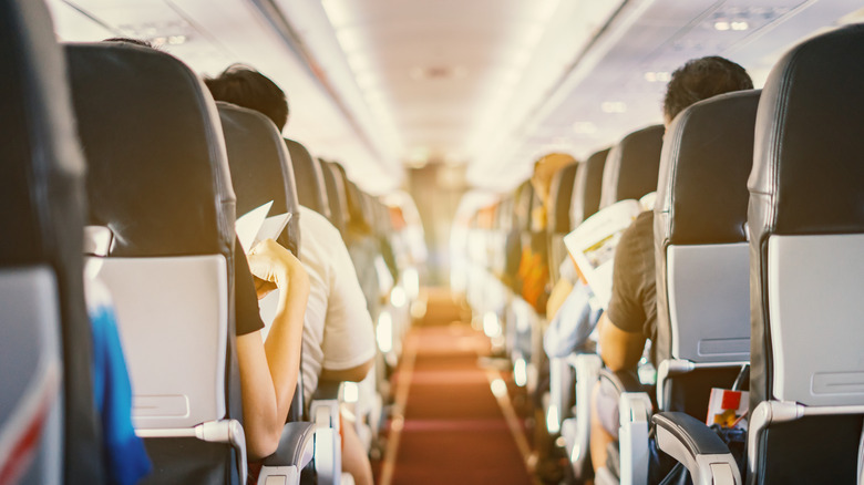 Aircraft cabin seats