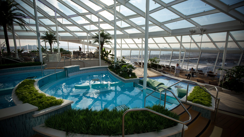 Cruise ship solarium