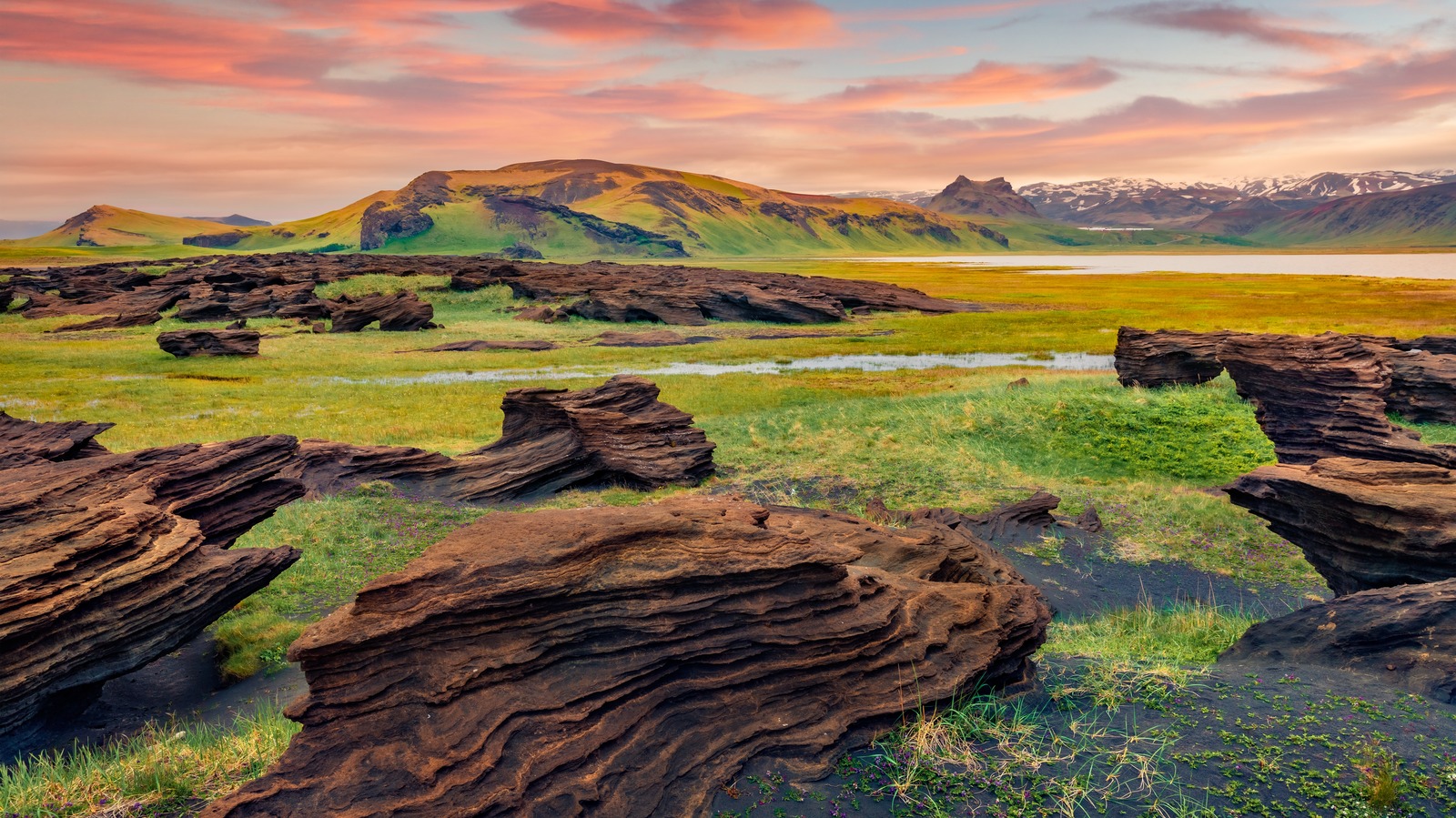 the-best-time-of-year-to-visit-iceland-to-avoid-big-crowds