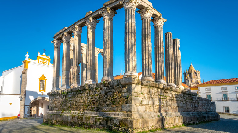 Roman temple ruins in the center of Évora