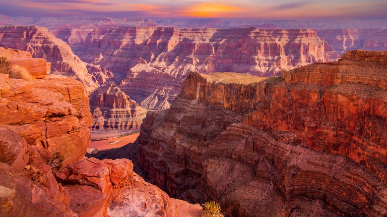 Cliffs and canyons in Grand Canyon
