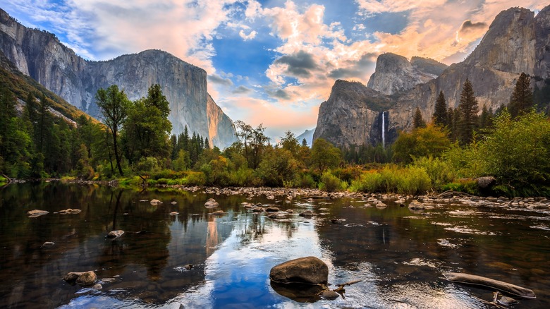 Lake surrounded by cliffs in Yosemite