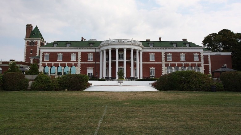 Indian Neck Hall