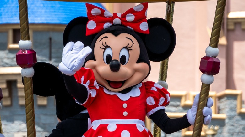 Minnie Mouse waving at parkgoers