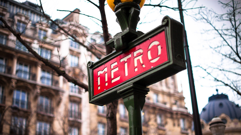 Paris metro sign