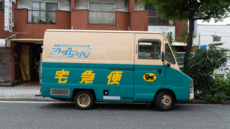 van of Yamato luggage service