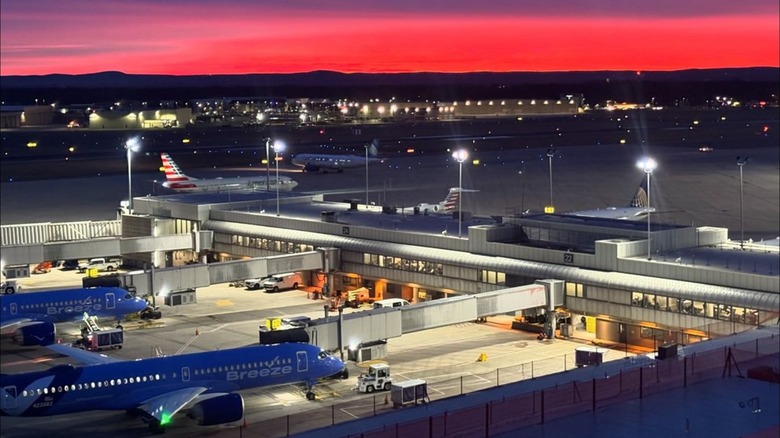 planes at Bradley Airport