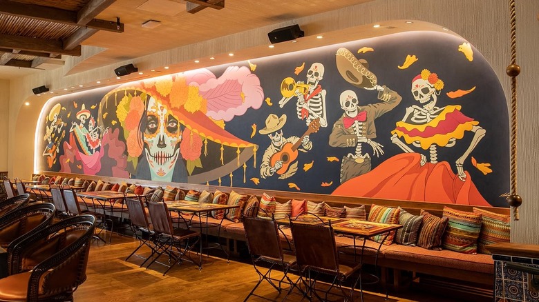 casa calavera mural 