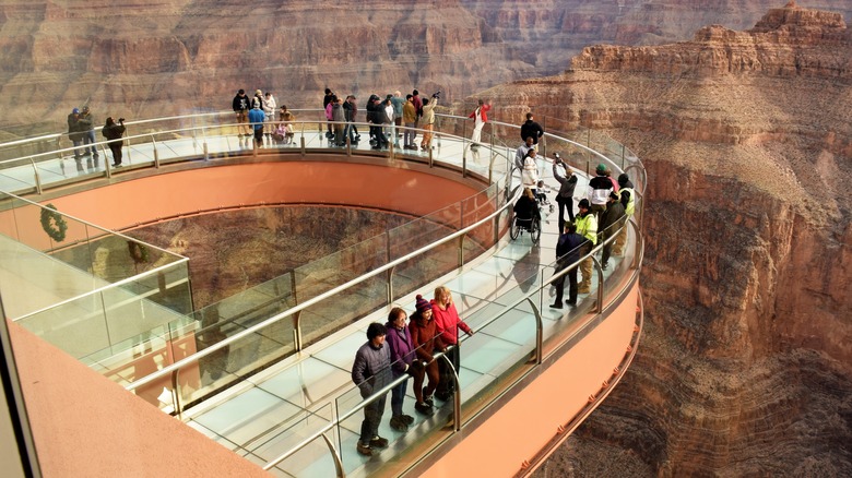 visitors on Grand Canyon Skywalk