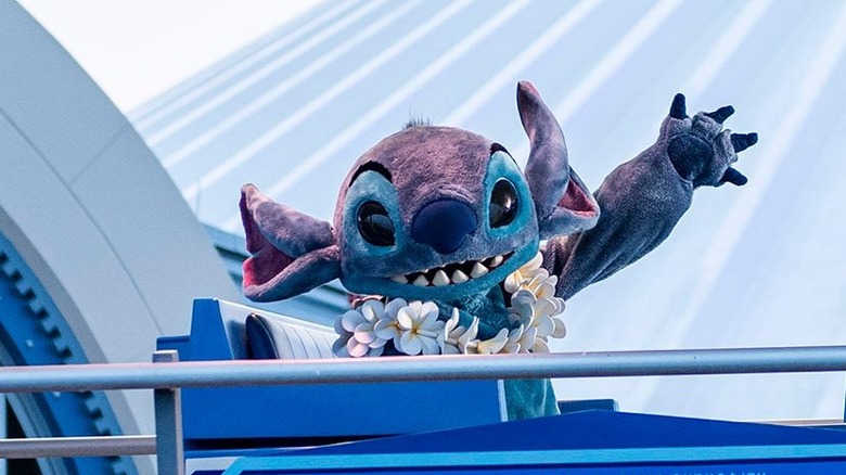 Stitch waving from People Mover