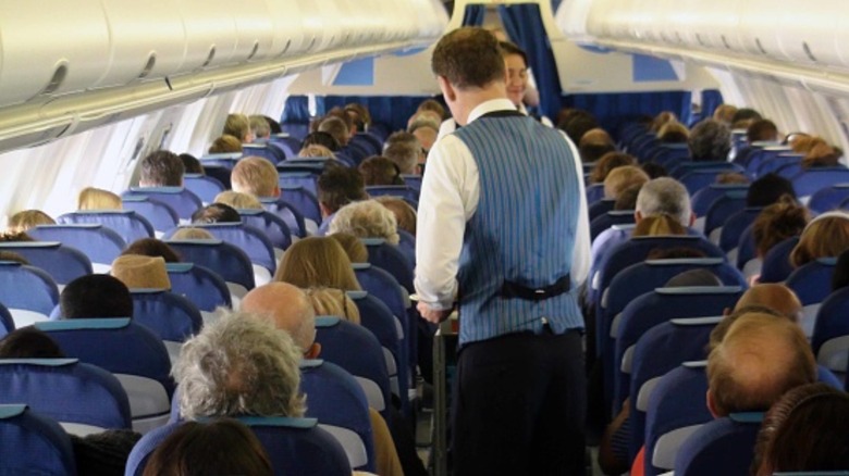 Free food crew distributing food on flight