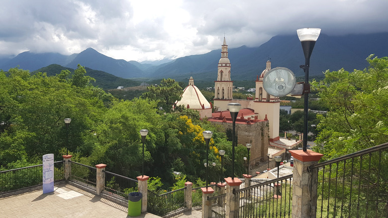 Church and mountains in Villa de Santiago, Mexico