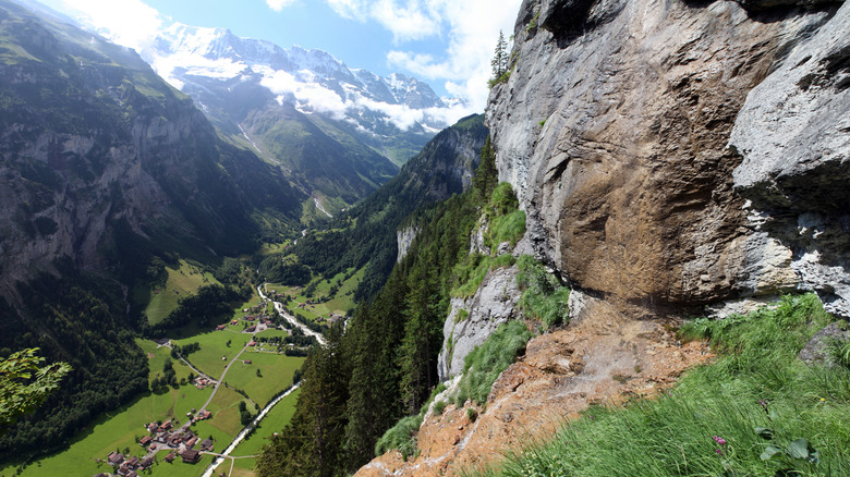 Mürren via ferrata cliff traverse