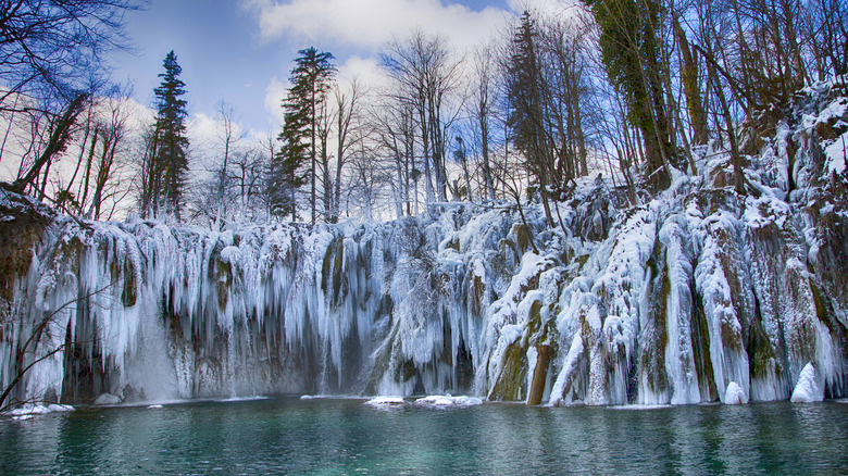 Galovački Buk Waterfall frozen