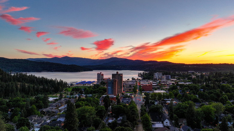 A beautiful sunset over Lake Coeur d'Alene