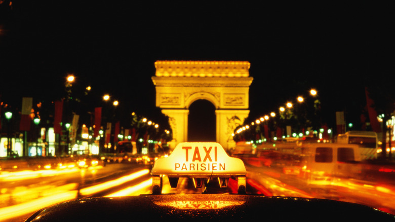 Taxi sign before l'Arc de Triomphe Paris