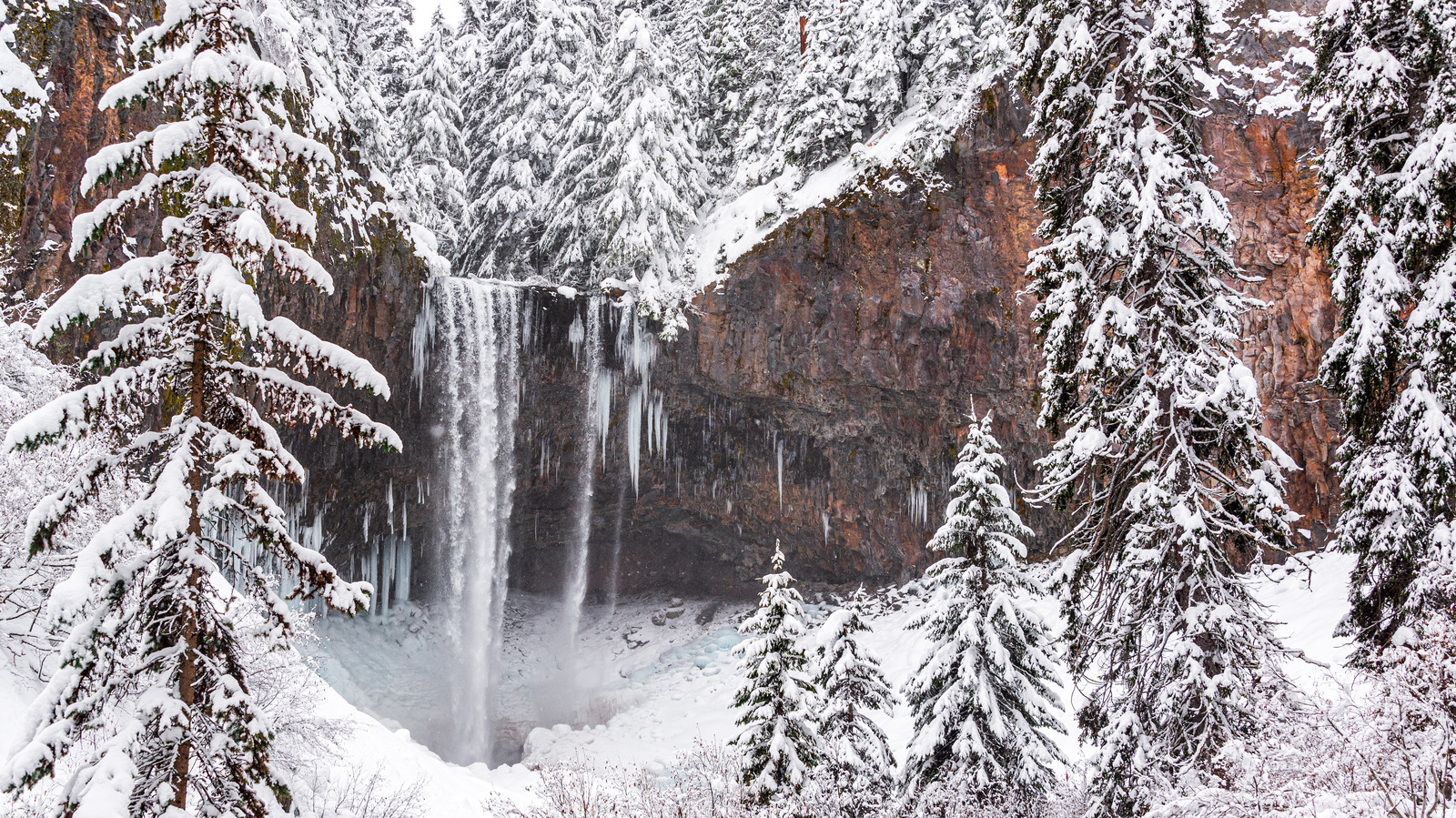 The Magical Reason This Western Hike Transforms Into One Of The Best In The  Winter