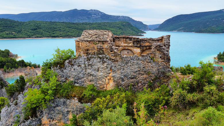 Ruined stone church in Finestres