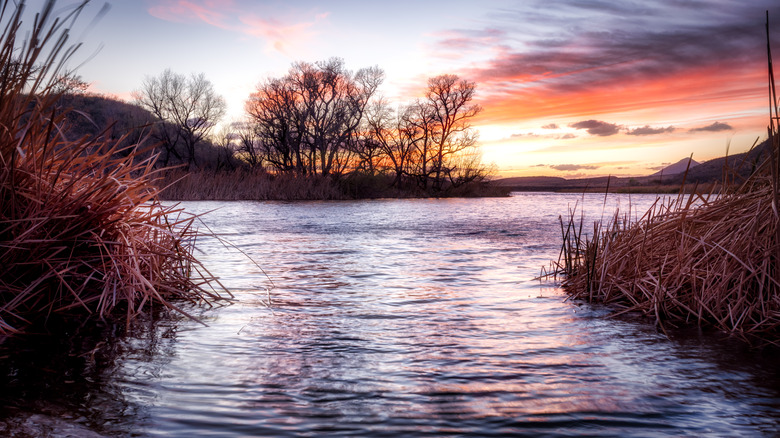 Suset illuminates Patagonia Lake