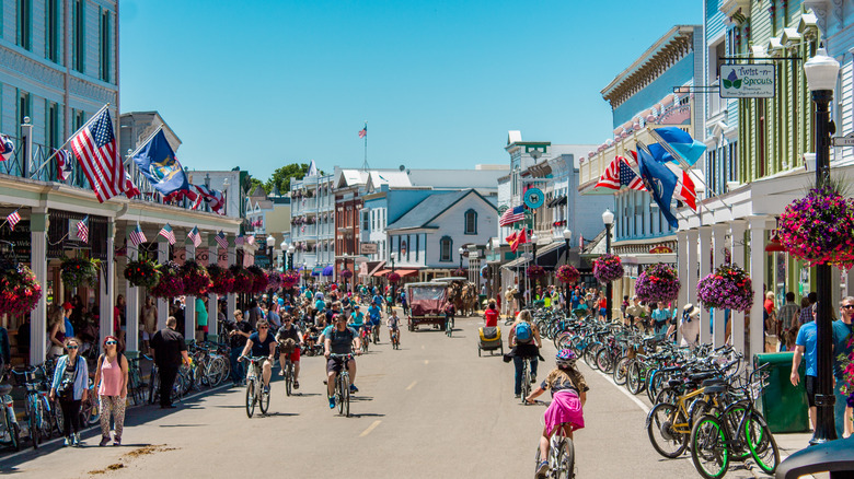  lively downtown on Mackinac Island