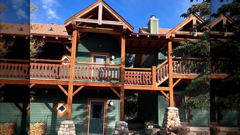 Exterior of Buffalo Mountain Lodge