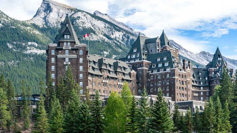 Fairmont Banff Springs surrounded by mountains