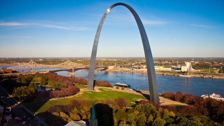 Gateway Arch Missouri River 