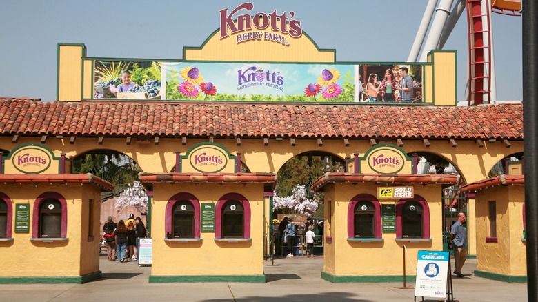 Knott's Berry Farm entrance California