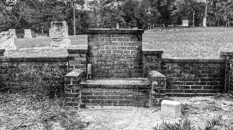 devil's chair in Florida tombstones