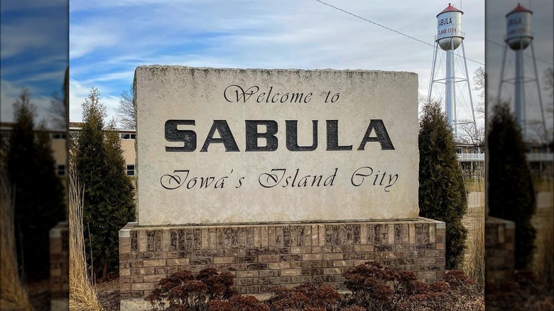 Sabula island city sign