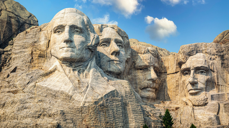 Mount Rushmore presidential faces
