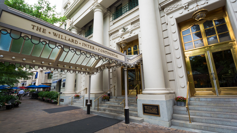 Willard InterContinental entrance