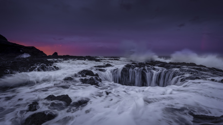 Thor's Well sinkhole, Yachats, Oregon