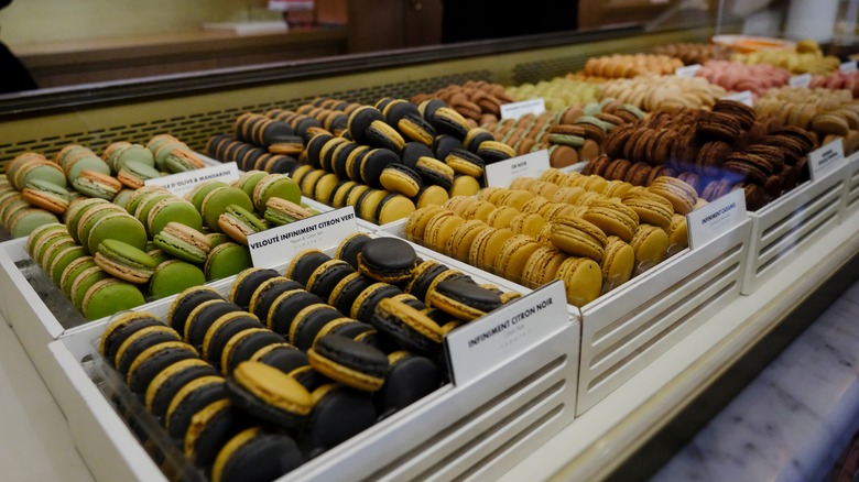 macaroons in pastry shop