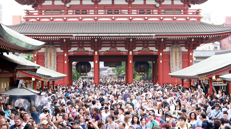 crowded tourist area in Tokyo