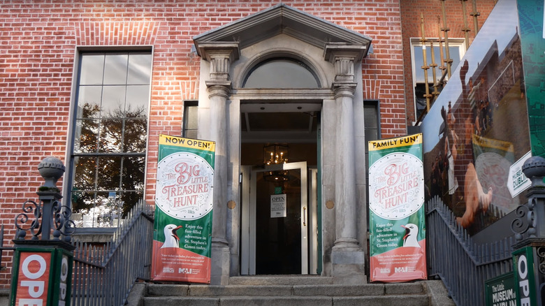 Entrance to the Little Museum of Dublin