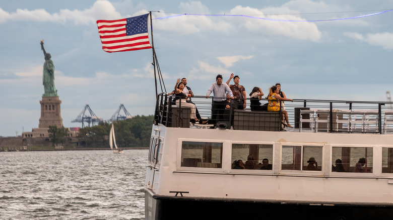 Tours of the statue of liberty 