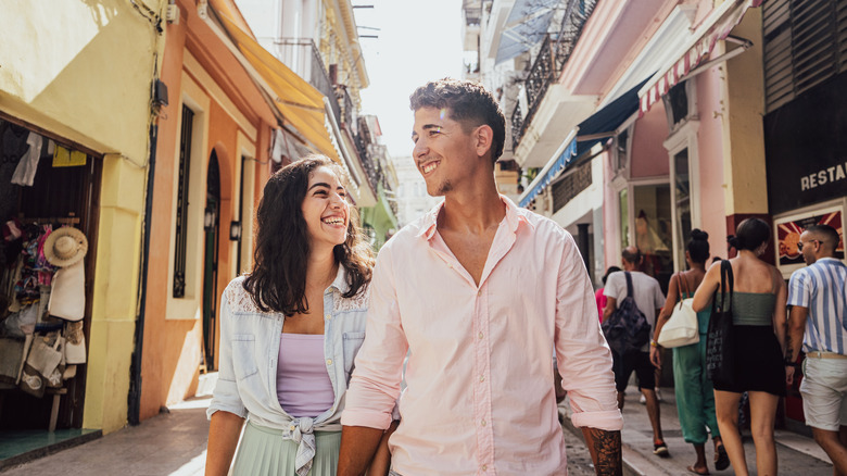 Couple walking on Cuban street