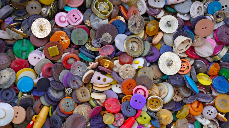 so many buttons