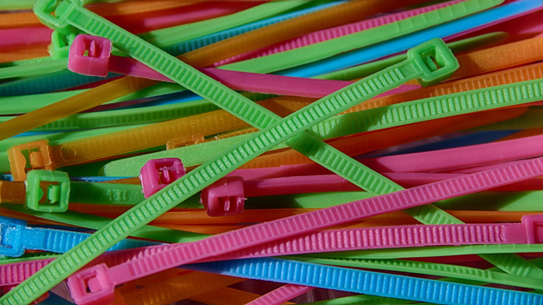Multicolored cable ties