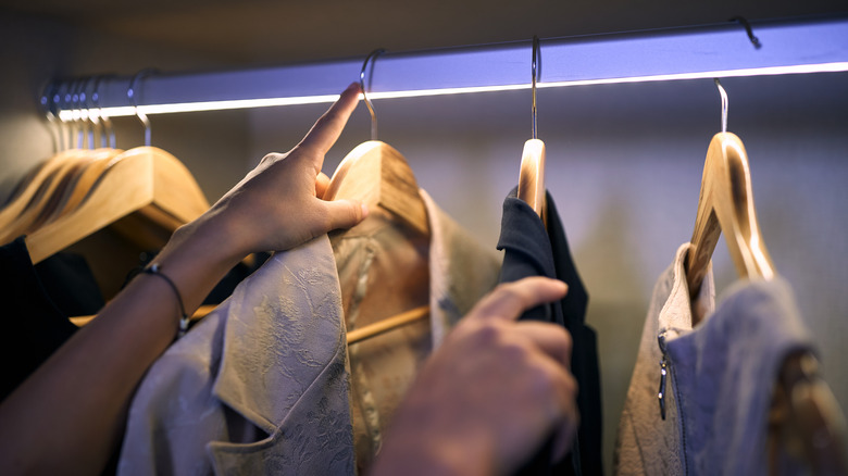 Hangers in a closet 